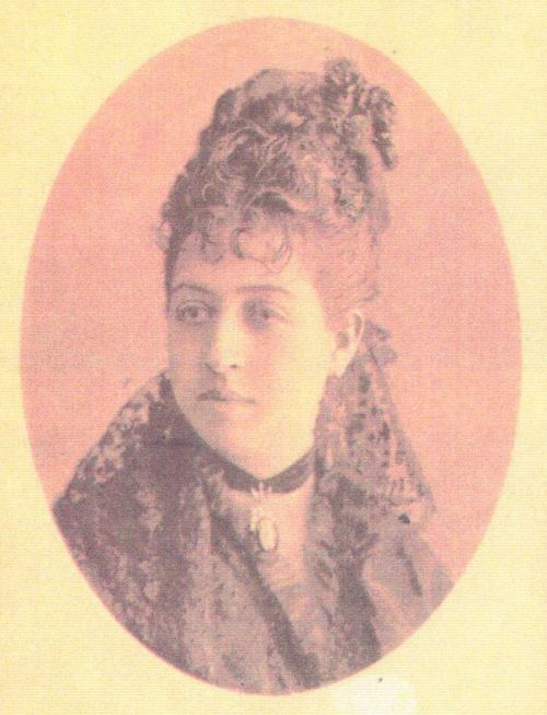 Female for Banco Nacional