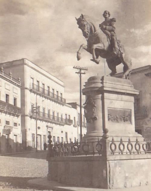 Otega statue